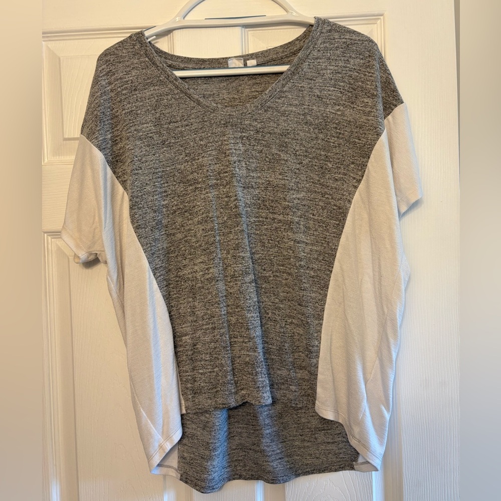 GAP Heather Gray and Cream Short Sleeve Tee